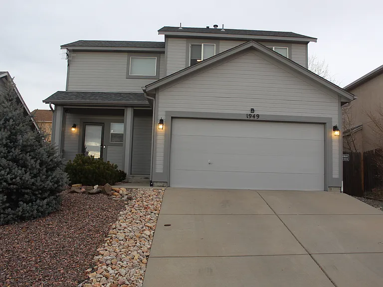 1949 Siskin Ln — Photo 1
