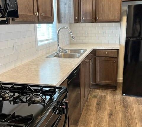 3rd image of 250 SE Laurel St #2323