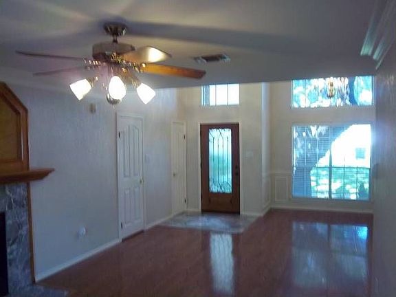 Open Living w/Stained Gla