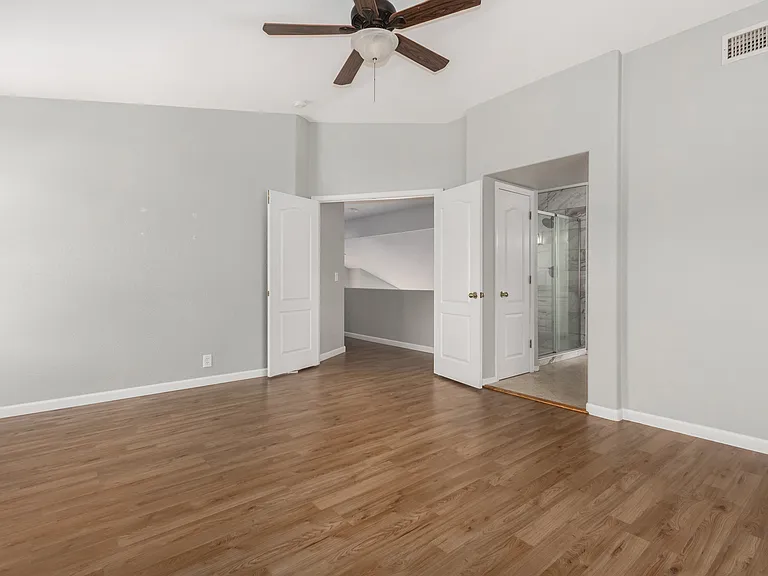 1320 E Charleston Ave — Photo 11