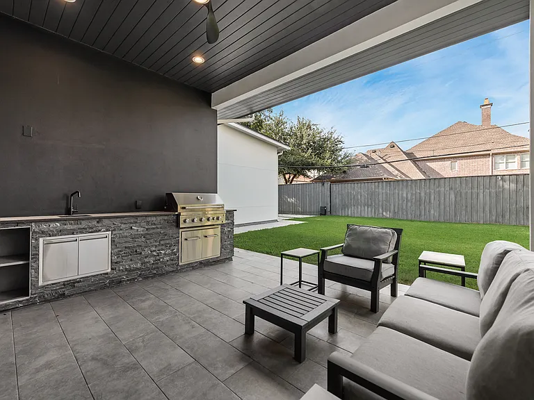 6411 Royal Ln — Photo 26