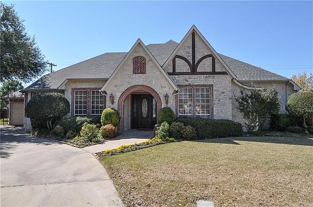 1st image of 302 Prince Albert Ct