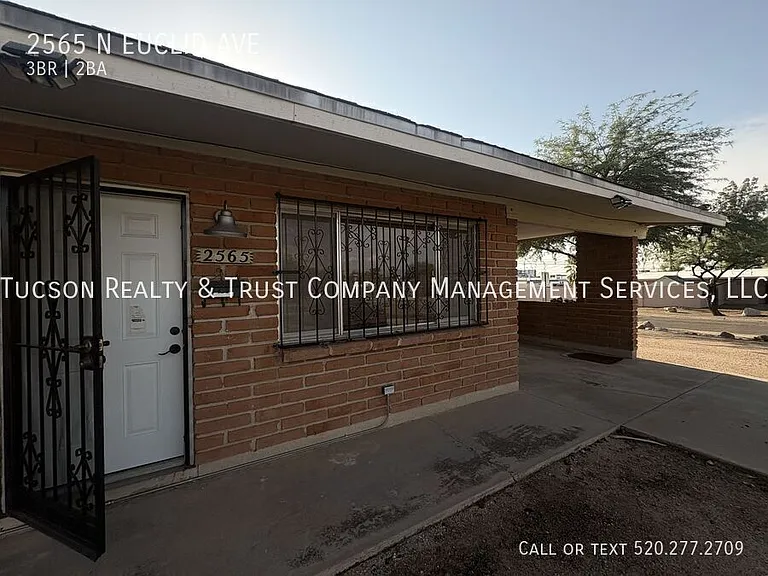 2565 N Euclid Ave — Photo 1