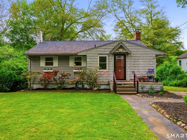 32 Cubles Drive, East Lyme, CT 06357