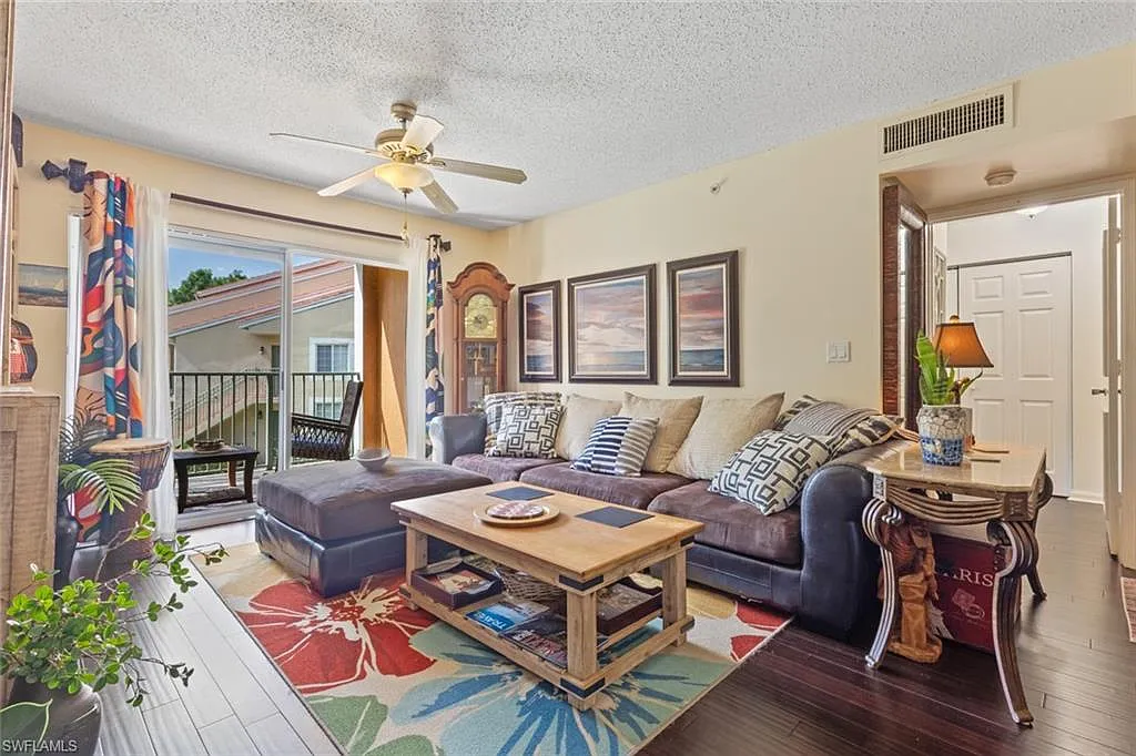 2 bed, 2.0 bath, 1042 sqft, $3,750 — Photo 3