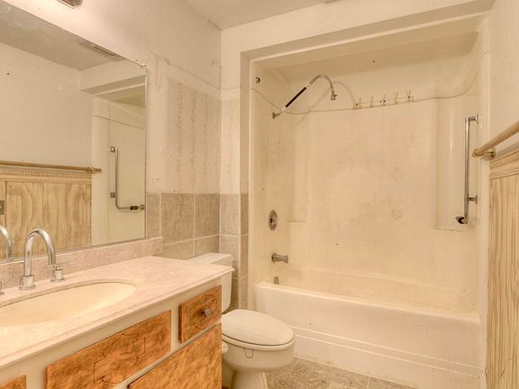 3rd image of 11162 W Arron Drive