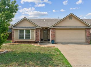 224 W 45th Pl, Sand Springs, OK 74063