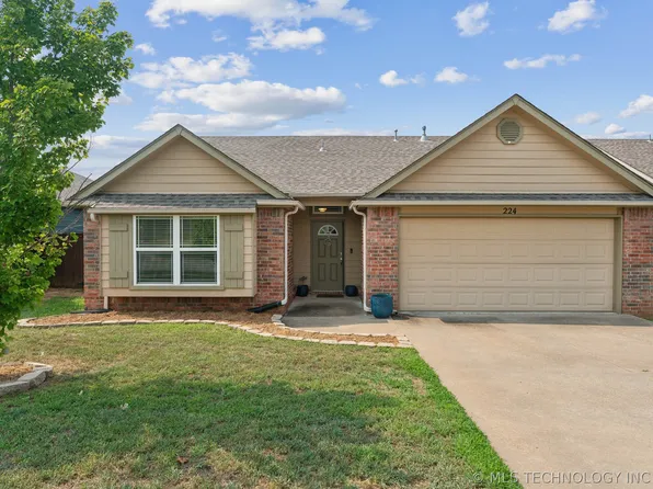 224 W 45th Pl, Sand Springs, OK 74063