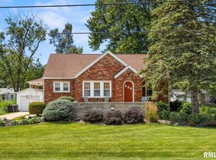 111 Loren St, Washington, IL 61571