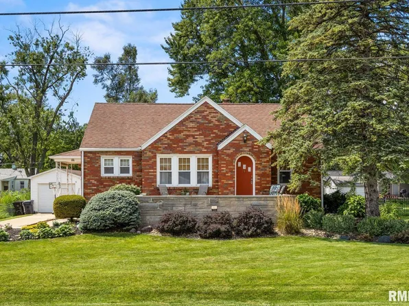 111 Loren St, Washington, IL 61571