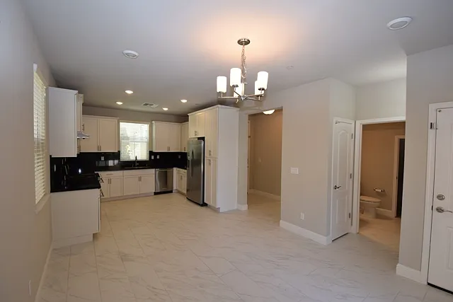3 bed, 2.5 bath, 1684 sqft, $3,000 — Photo 2