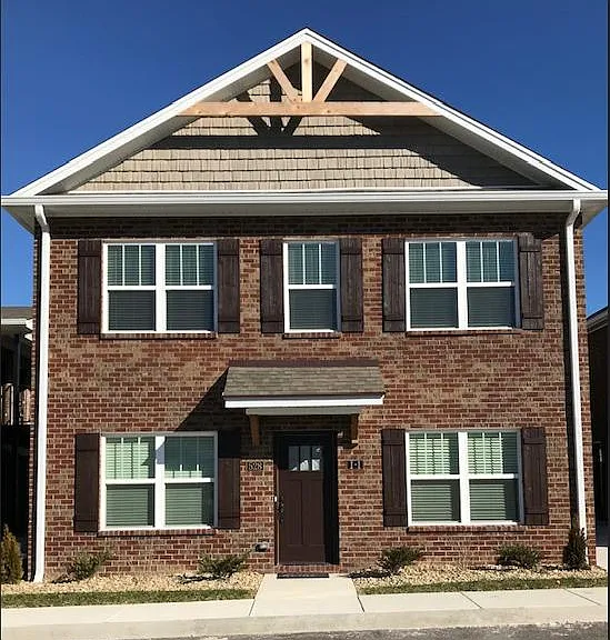 528 Concord Dr — Photo 1