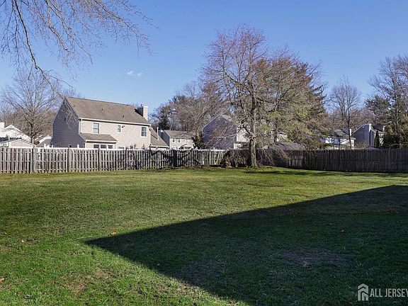 3rd image of 463 Cottrell Rd