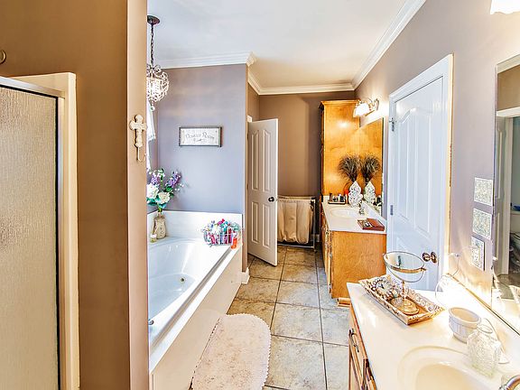 5th image of 199 Tigerlily Dr