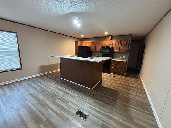 3rd image of 11 Birch Crest Dr