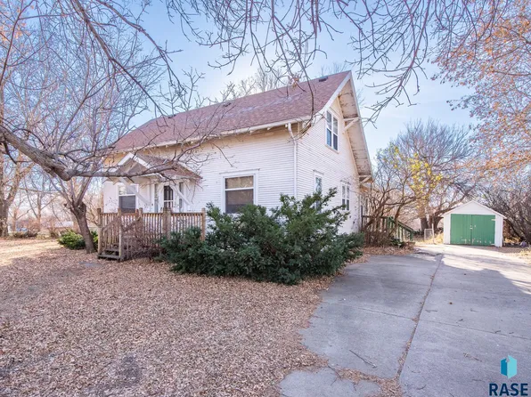 122 W Sanborn St, Parker, SD 57053
