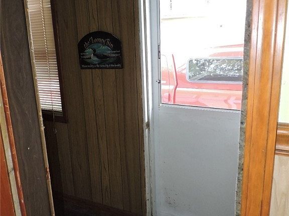 3rd image of 260 Ludington St
