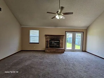 606 Krystal Ln — Photo 2