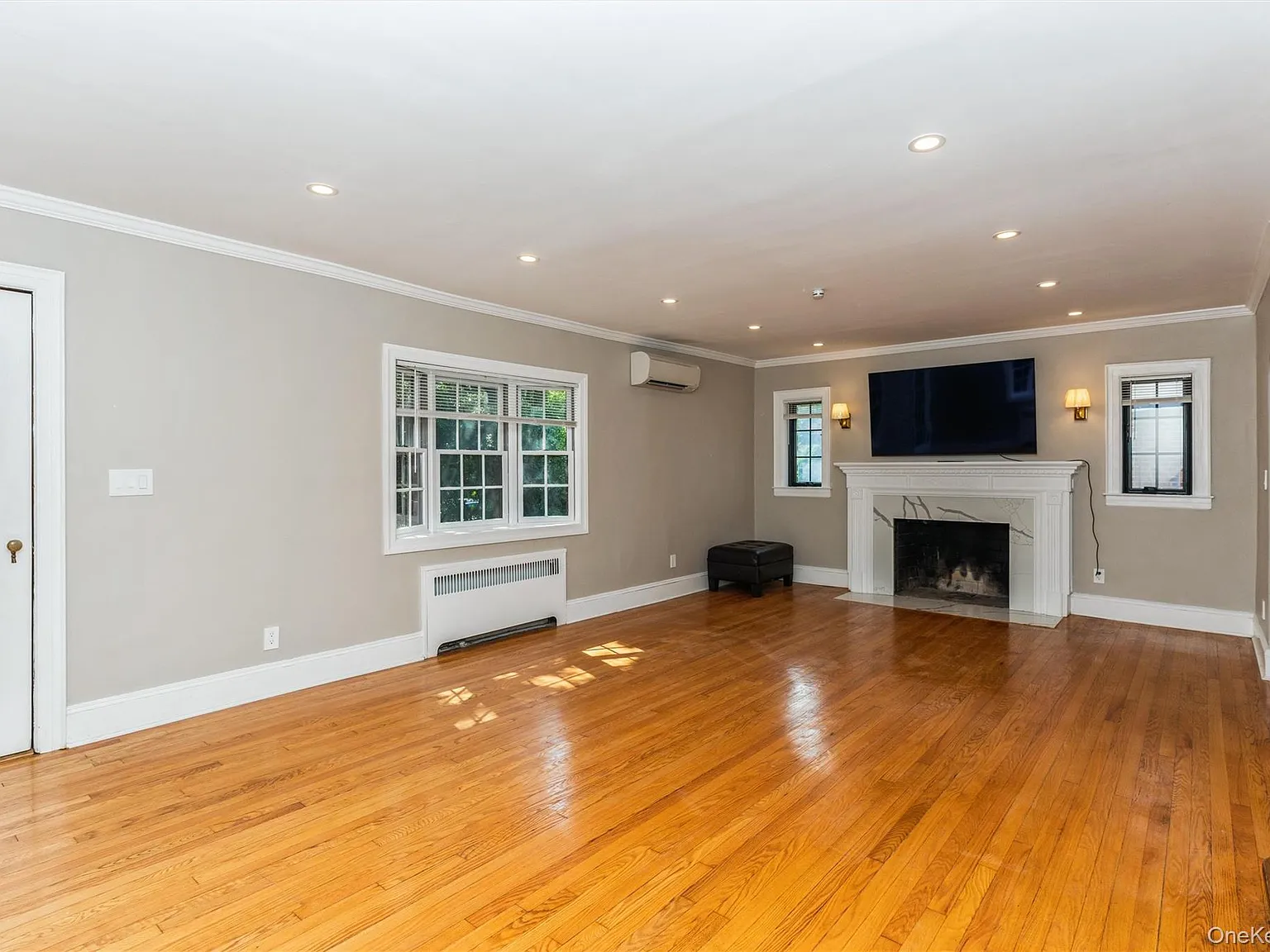 3 bed, 3.0 bath, 2111 sqft, $7,900 — Photo 3