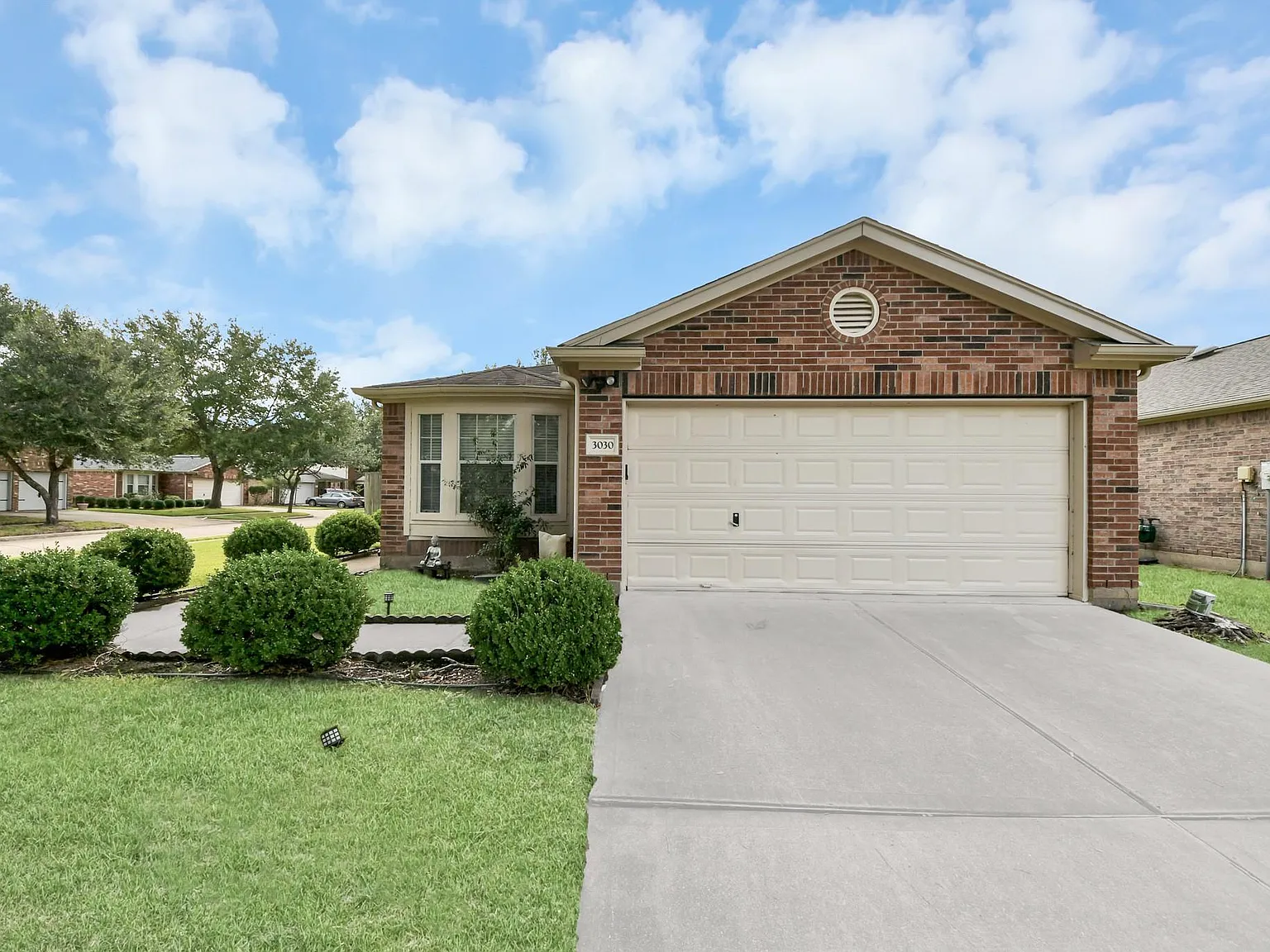 3 bed, 2.0 bath, 1251 sqft, $1,850 — Photo 3