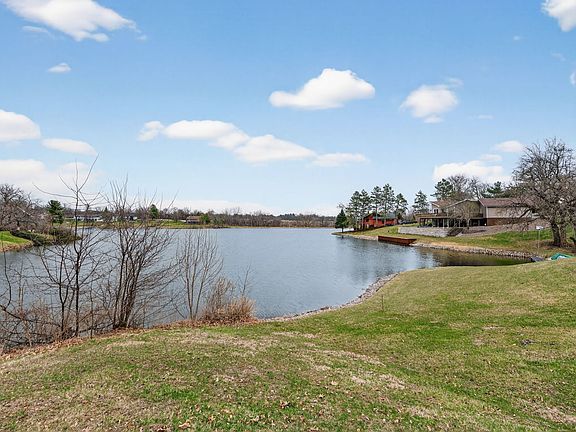 4th image of 516 Crestview Dr