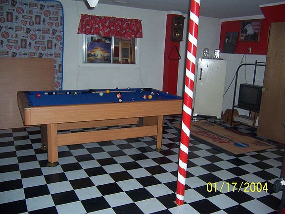 Finish basement with pool & ping pong table stays          