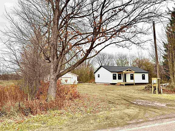 3rd image of 385 Mayer Rd