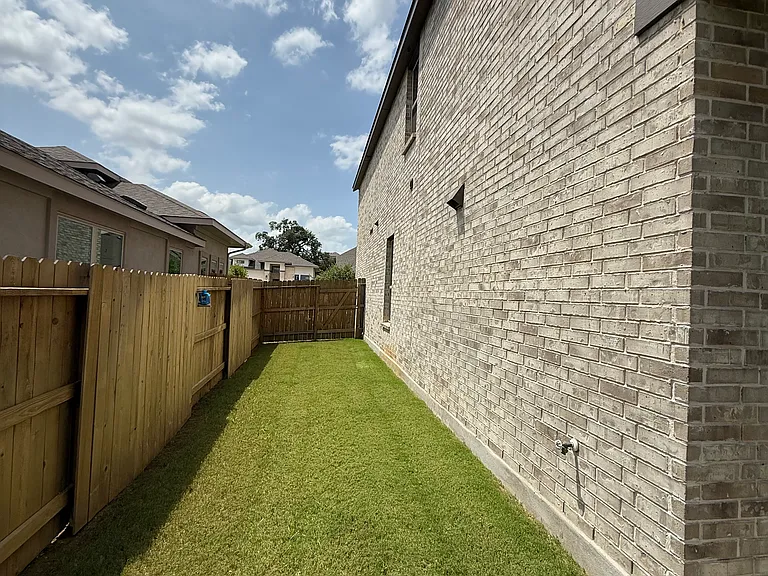 1768 Heritage Maples — Photo 22
