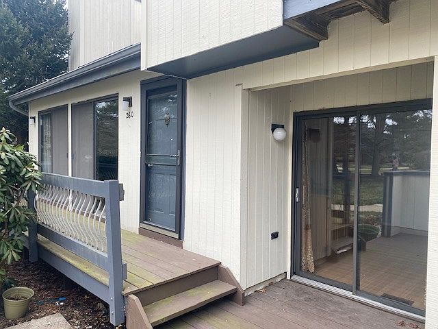 1st image of 260 Crabtree Ct