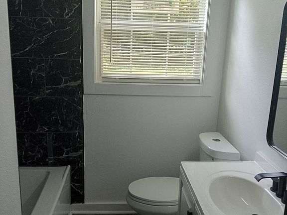 4th image of 3010 Lorraine St