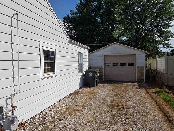 3rd image of 3509 Waggoner Ave