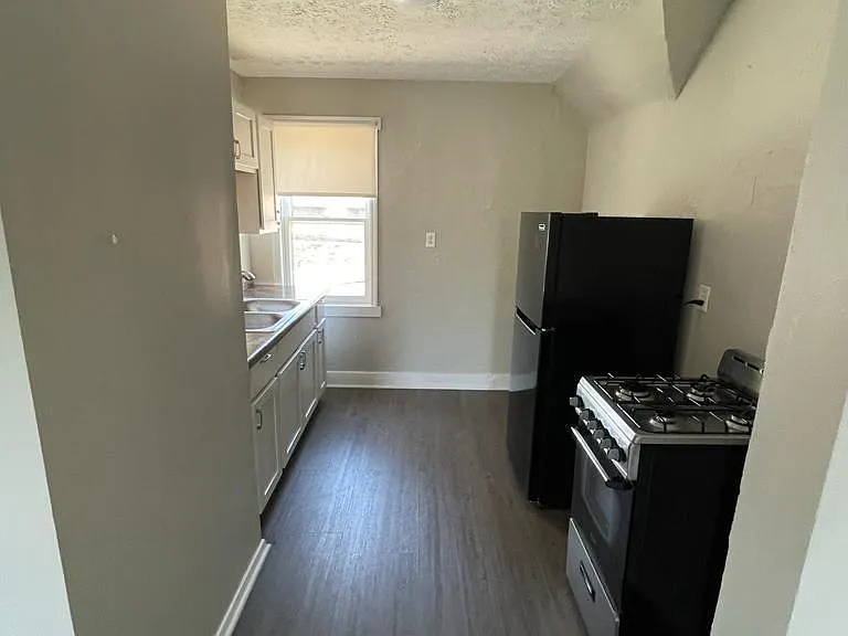1119 W 2nd St #1 — Photo 9