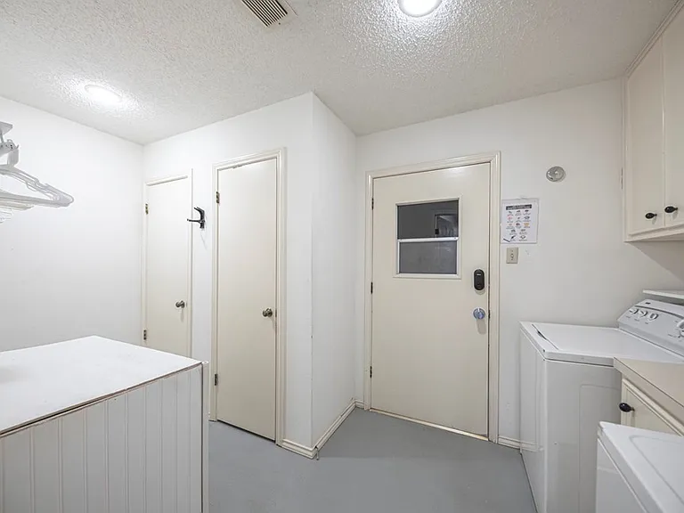 4007 Crestridge Dr — Photo 24