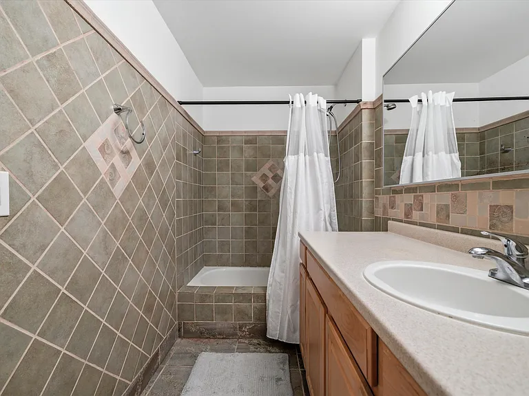 2148 Jordan Ct — Photo 18
