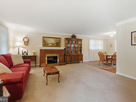 5th image of 4703 Exeter St