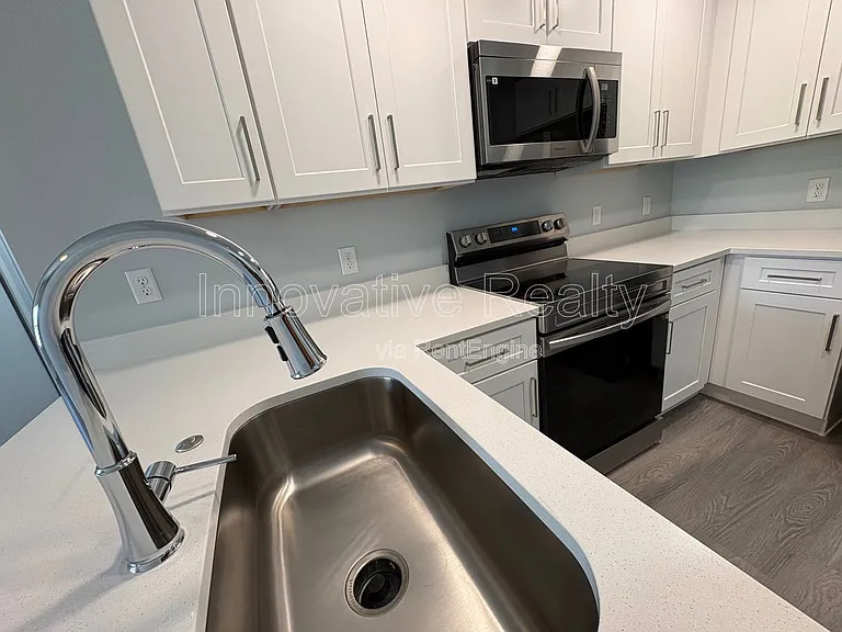 2240 Florida Dr #101 — Photo 6