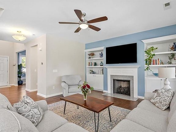 2nd image of 825 Blue Moon Ct