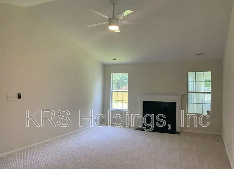5 bed, 3.0 bath, 2600 sqft, $2,595 — Photo 2
