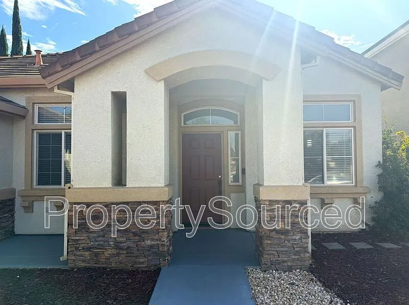 4 bed, 2.0 bath, 1837 sqft, $2,850 — Photo 2