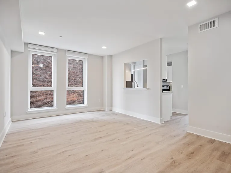 The Howard — Photo 12