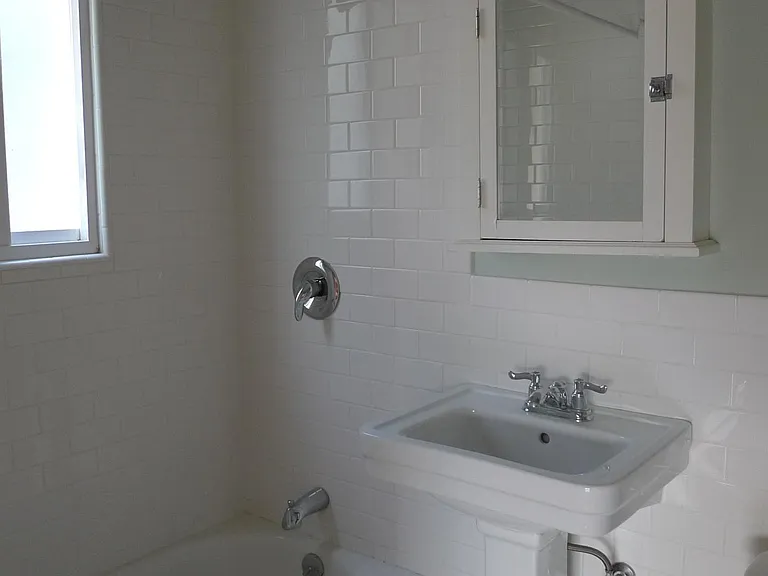 8 Esther St #10 — Photo 5