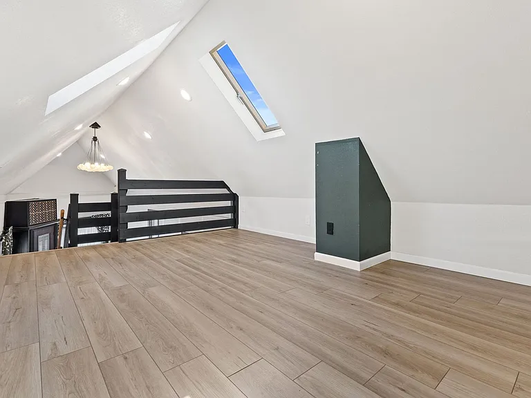 2401 S Kinnickinnic Ave — Photo 3