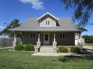 108 S Hickory St, Blue Hill, NE 68930
