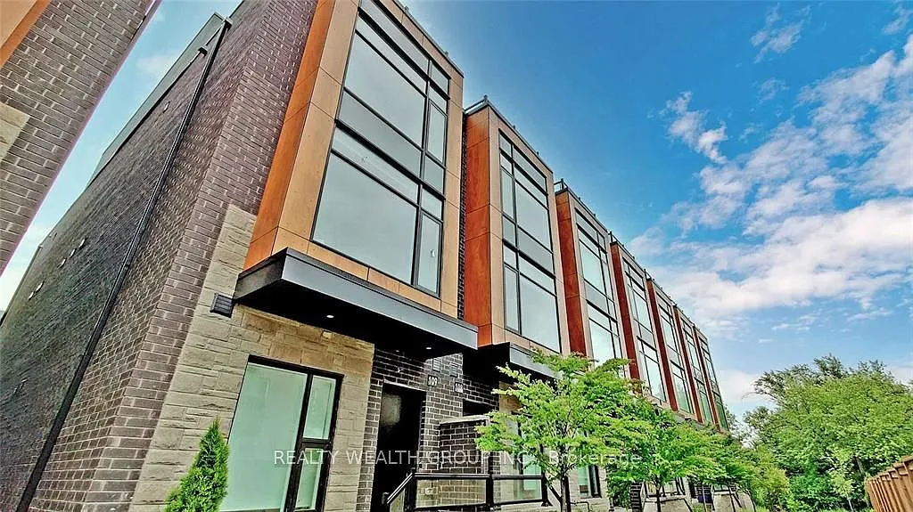 4 bed, $2,900 — Photo 1