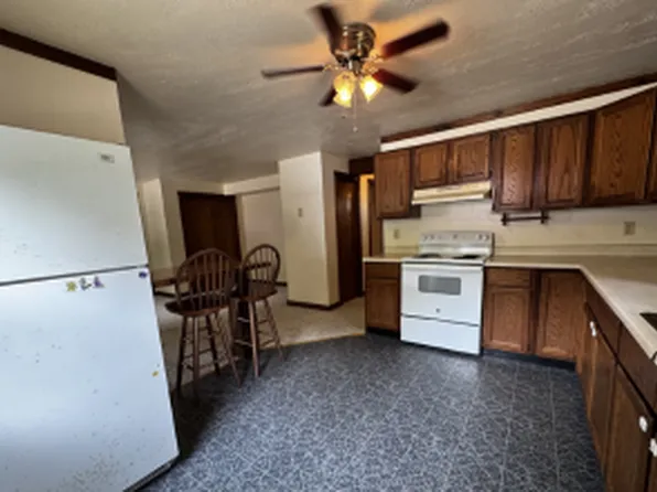 103 Sanderson Dr #4, Slippery Rock, PA 16057