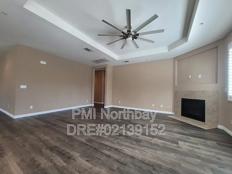 4 bed, 3.0 bath, 2114 sqft, $3,450 — Photo 3