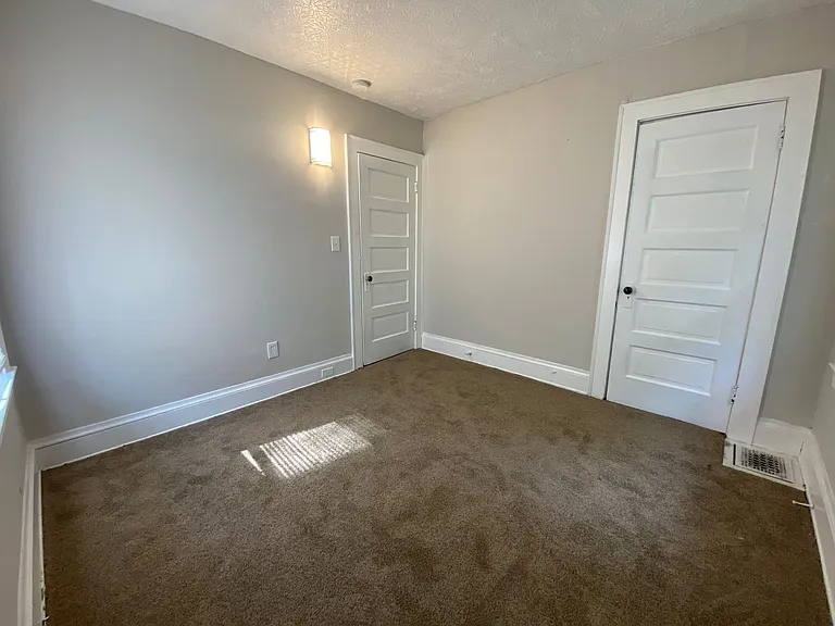 10721 Columbia Ave — Photo 10