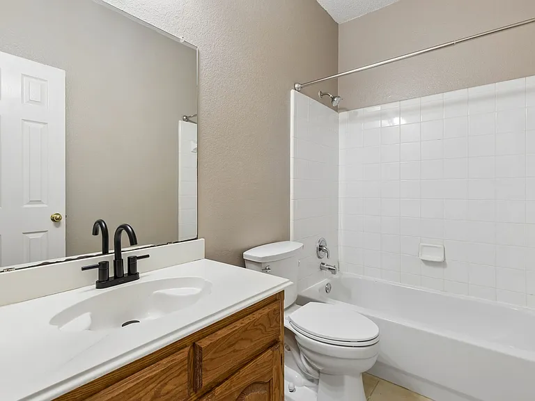 300 Thomas Dr — Photo 12