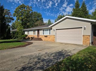 18248 Meadow Ln, Strongsville, OH