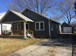 1104 N 9th St, Independence, KS 67301